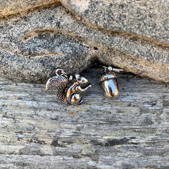 Handmade squirrel and acorn earrings - Picture 3 of 3